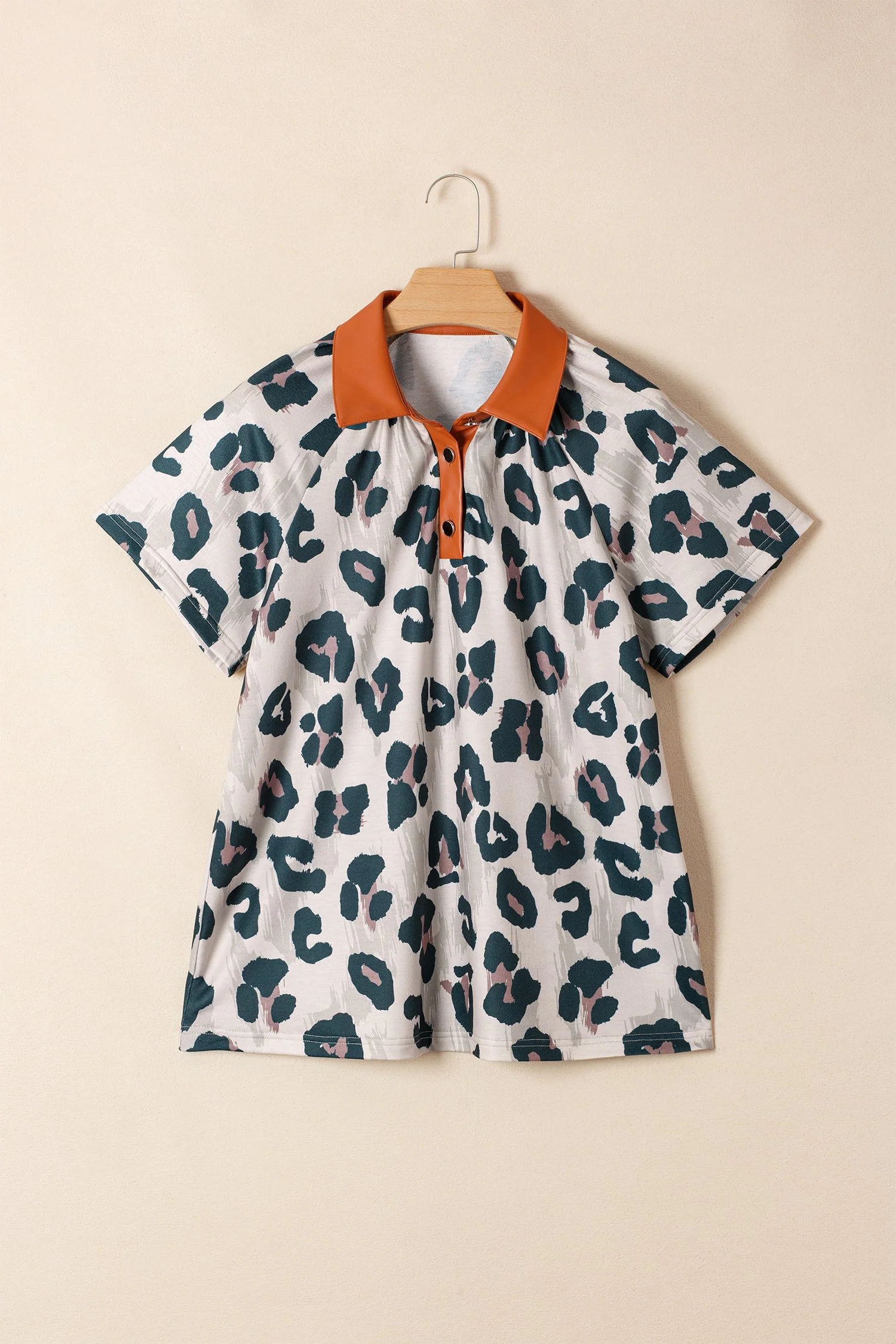 Blusa Casual a Maniche Corte con Stampa Leopardata e Colletto a Contrasto - Image 17