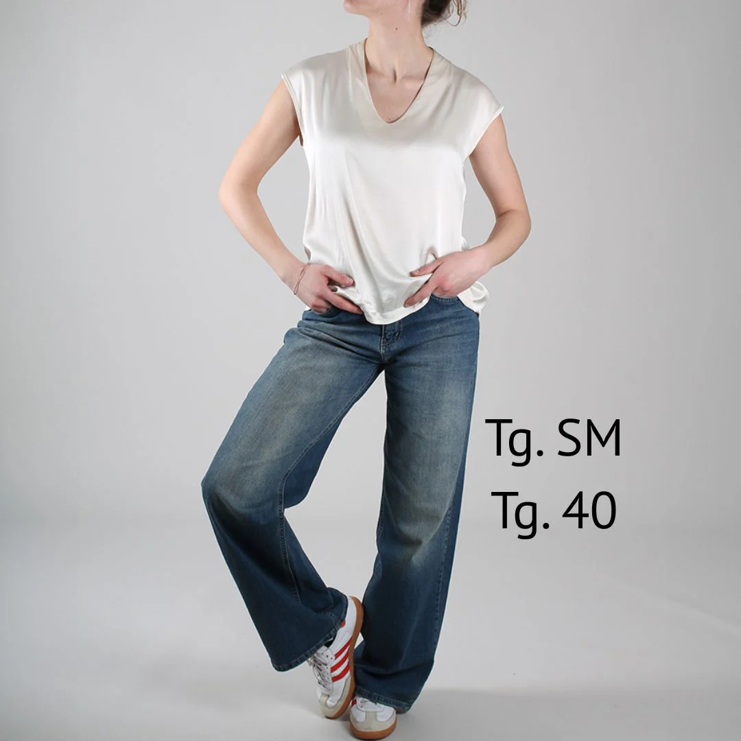 Blusa con scollo a V - Image 9