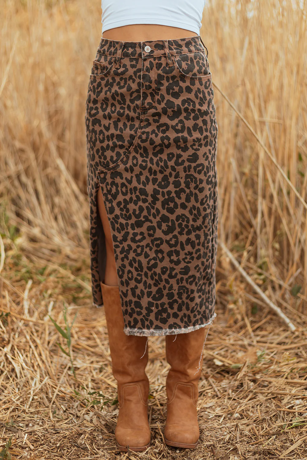 Gonna Midi in Denim Leopardata con Spacco e Orlo Sfilacciato