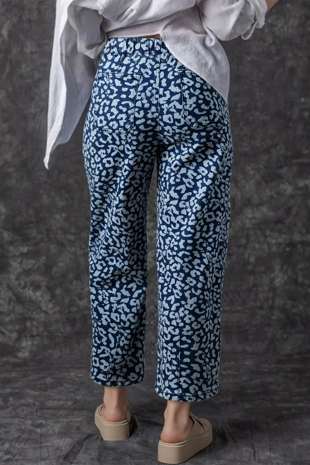 Jeans a Gamba Larga con Stampa Leopardata, Coulisse ed Elastico in Vita - Image 5