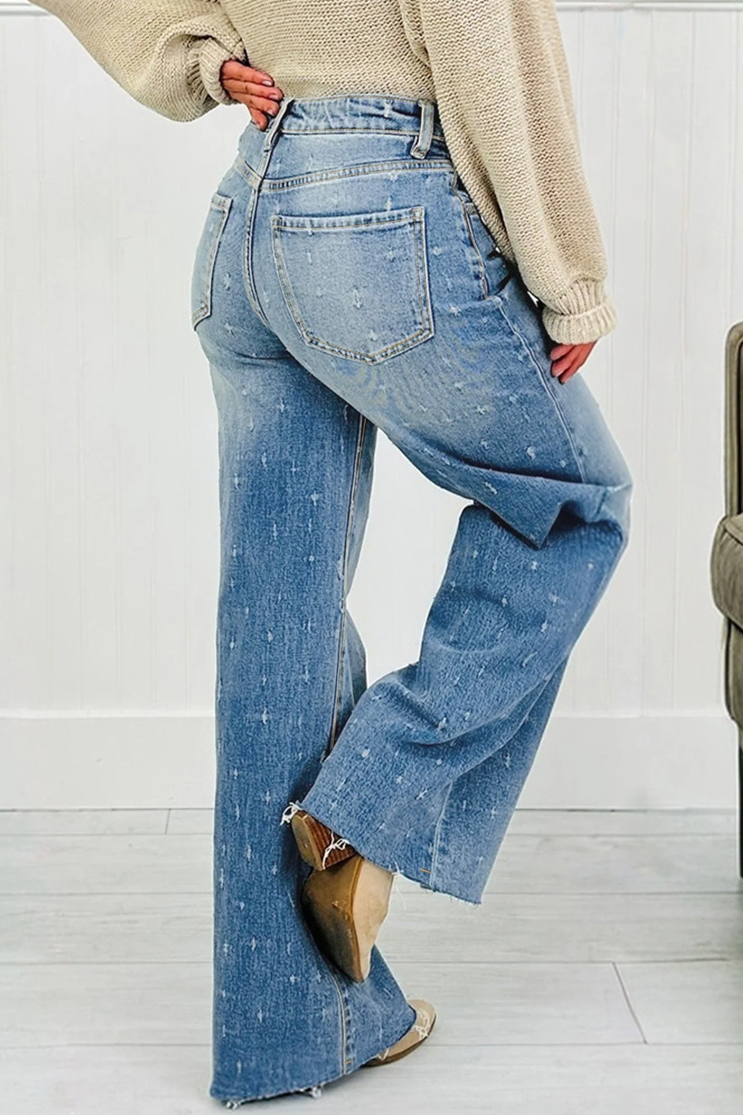 Jeans Blu Nebbia con Dettagli Distressed e Controllo Addominale - Image 2