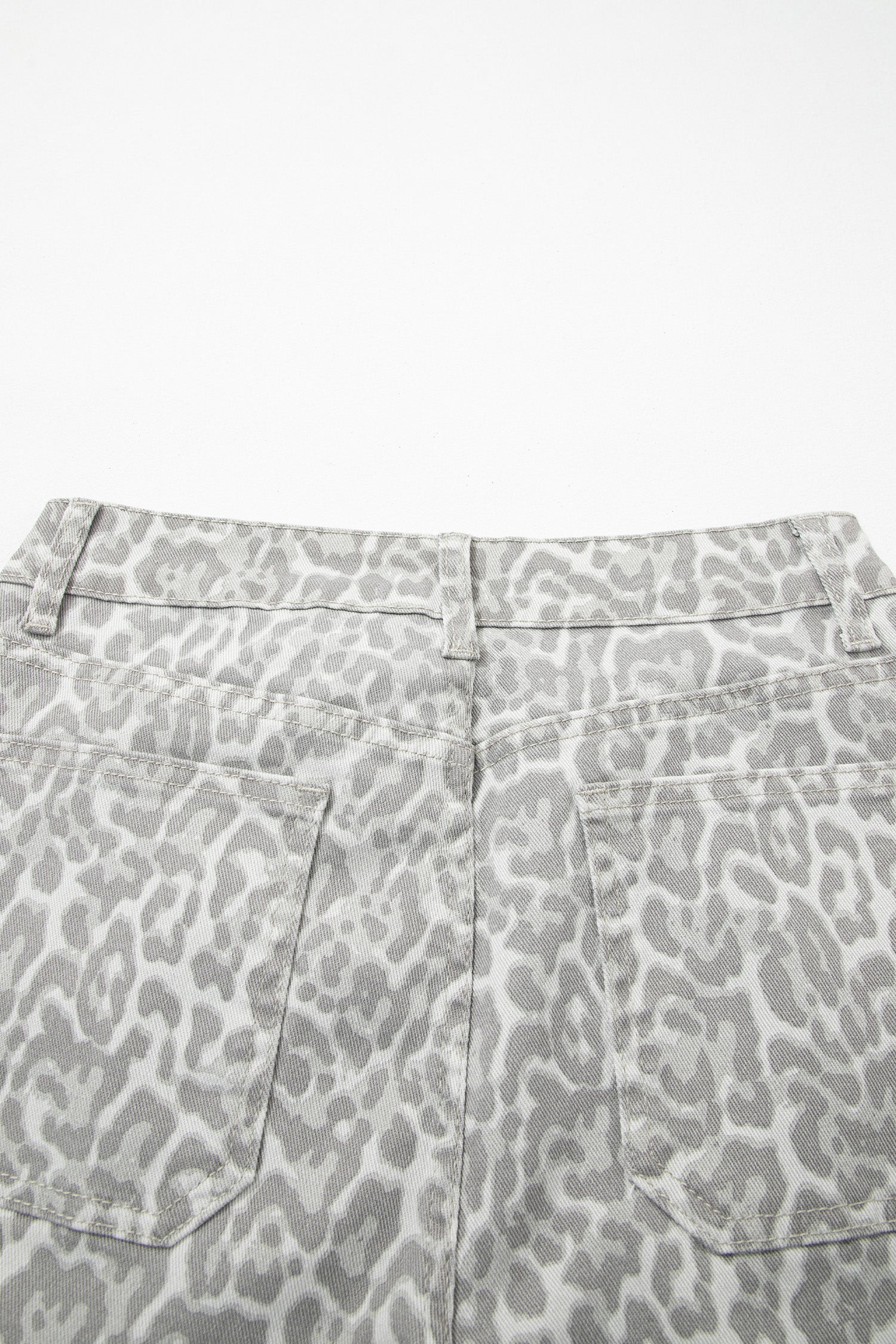 Jeans Leopardati a Gamba Larga a Vita Alta con Bordi Sfrangiati - Image 10