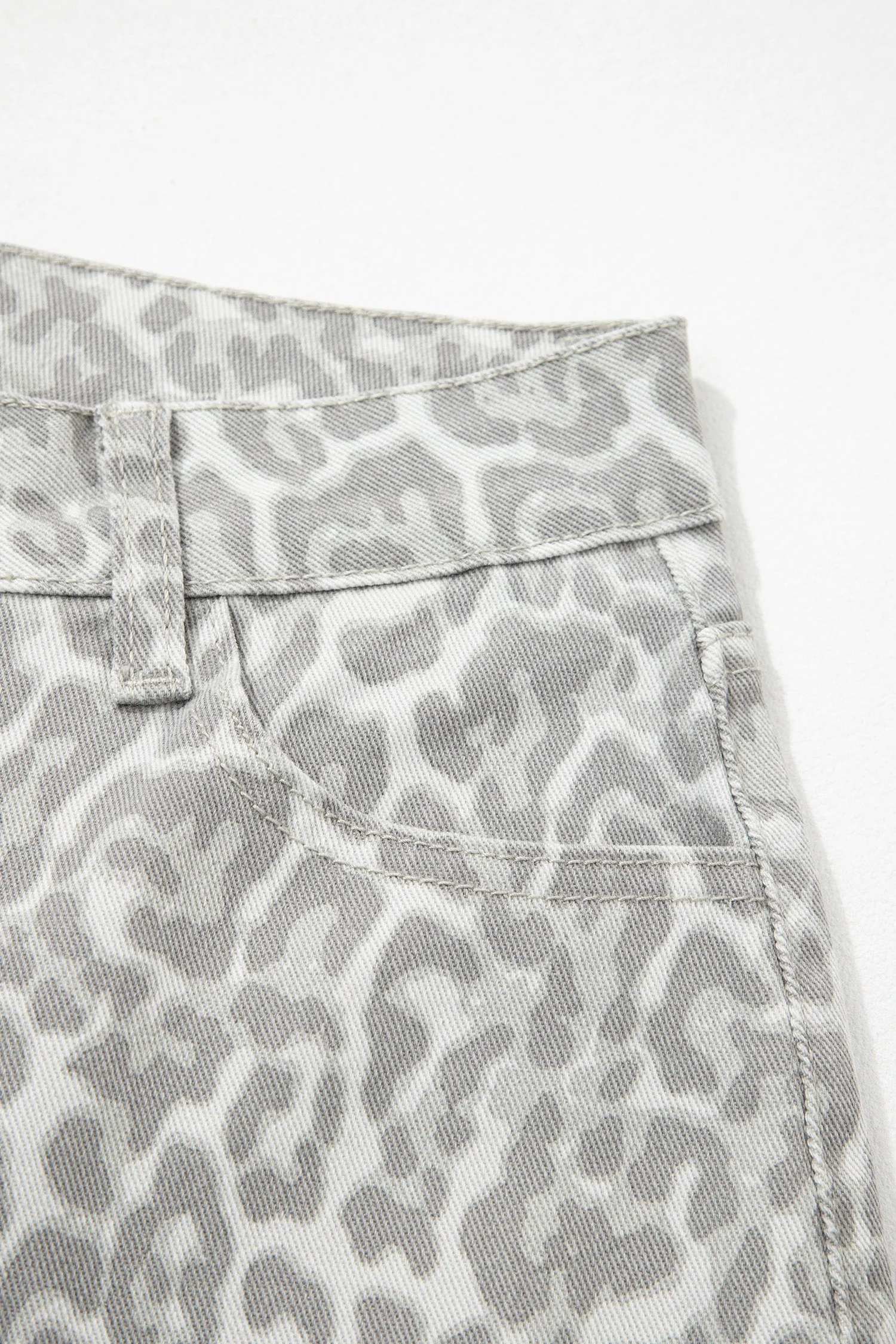 Jeans Leopardati a Gamba Larga a Vita Alta con Bordi Sfrangiati - Image 14