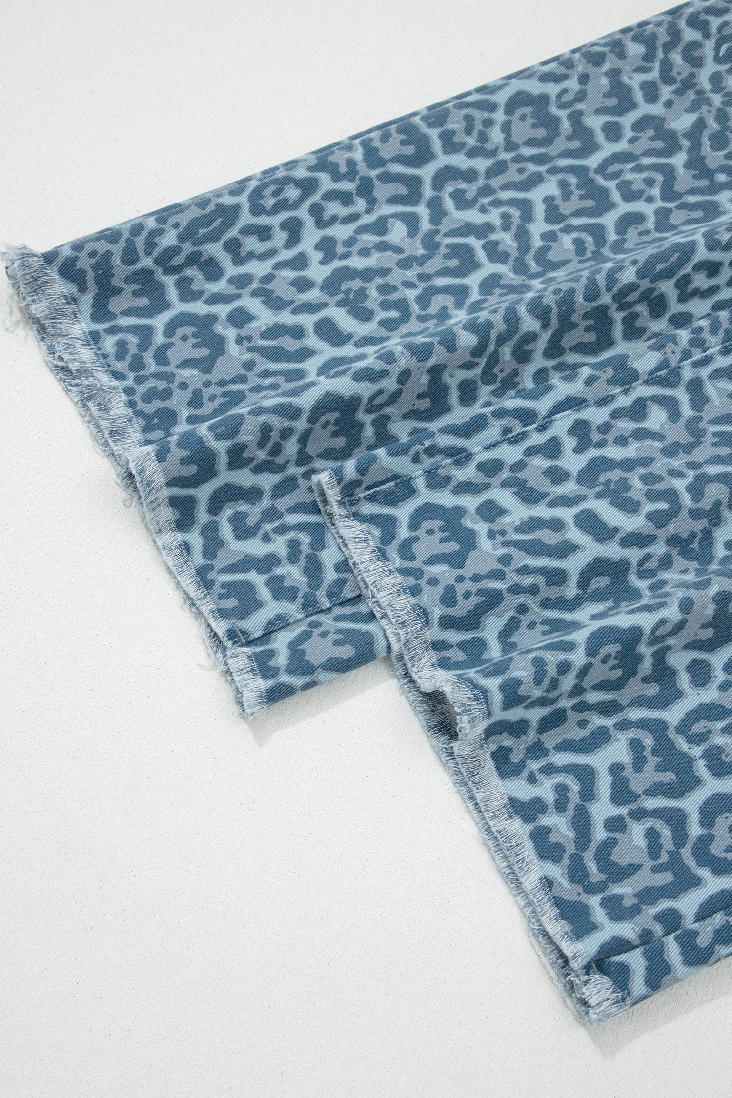 Jeans Leopardati a Gamba Larga a Vita Alta con Bordi Sfrangiati - Image 19