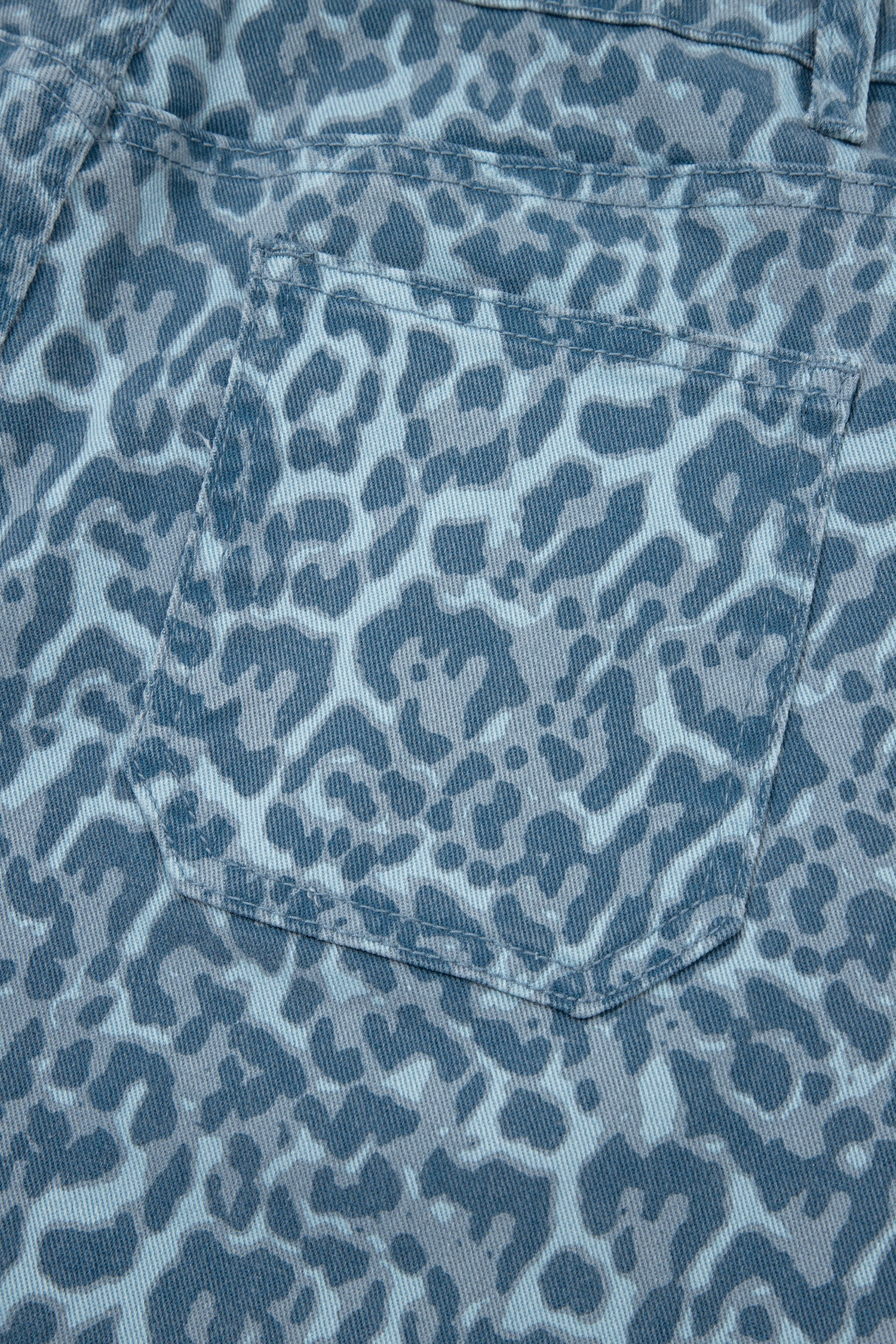 Jeans Leopardati a Gamba Larga a Vita Alta con Bordi Sfrangiati - Image 20