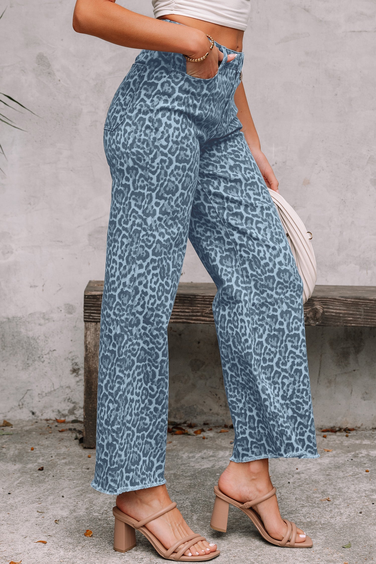 Jeans Leopardati a Gamba Larga a Vita Alta con Bordi Sfrangiati - Image 6