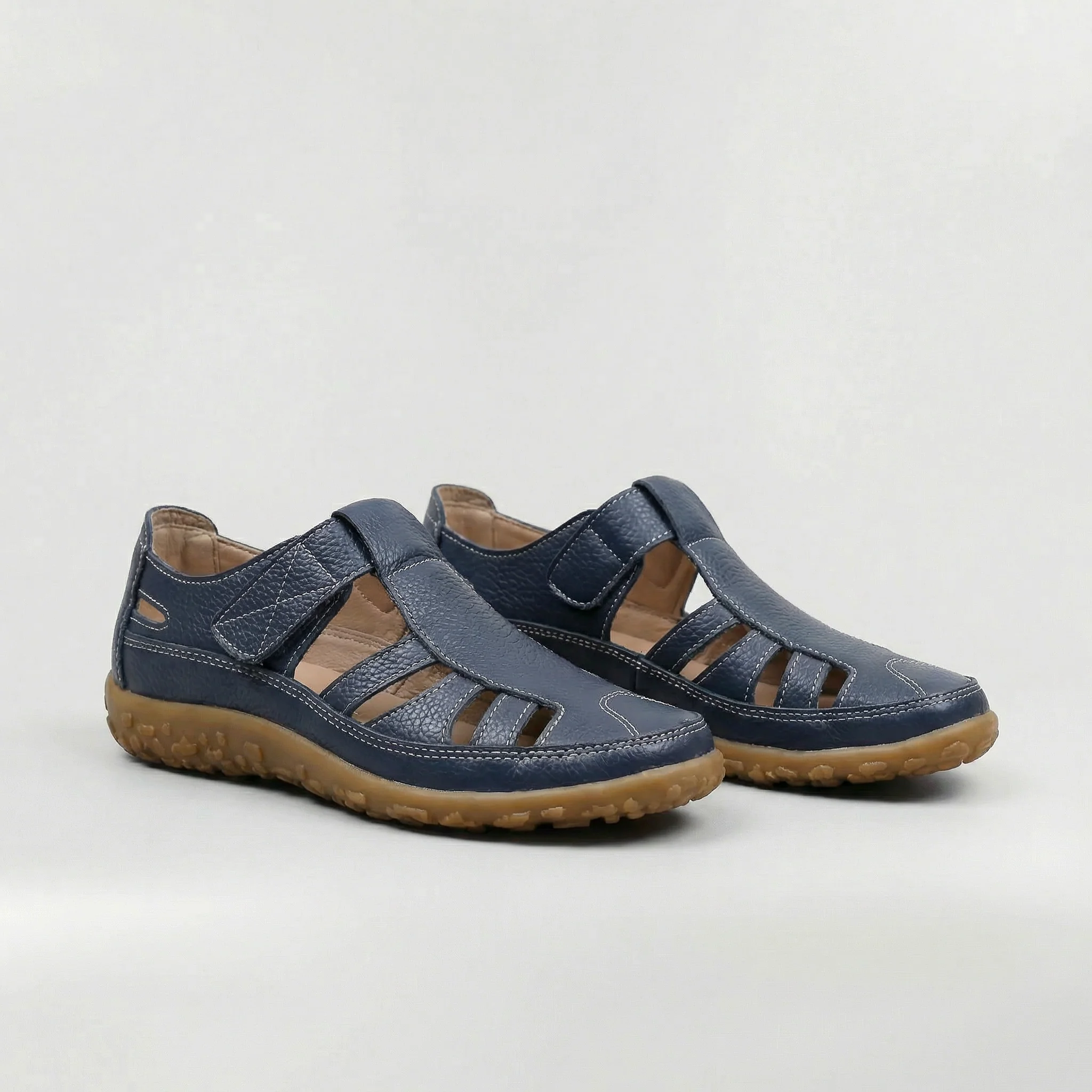 Sandali chiusi da donna con cut-out e suola comfort per uso quotidiano - Image 3