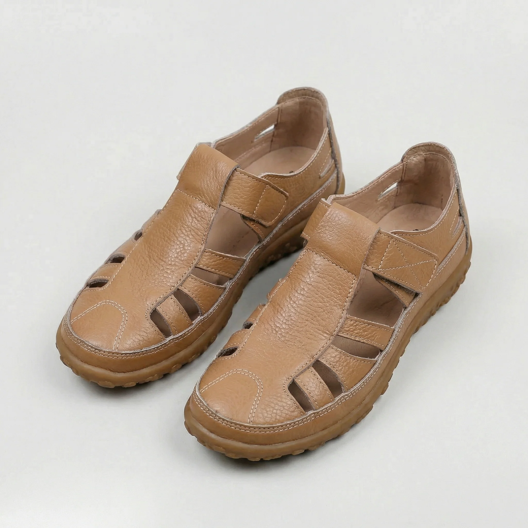 Sandali chiusi da donna con cut-out e suola comfort per uso quotidiano - Image 5