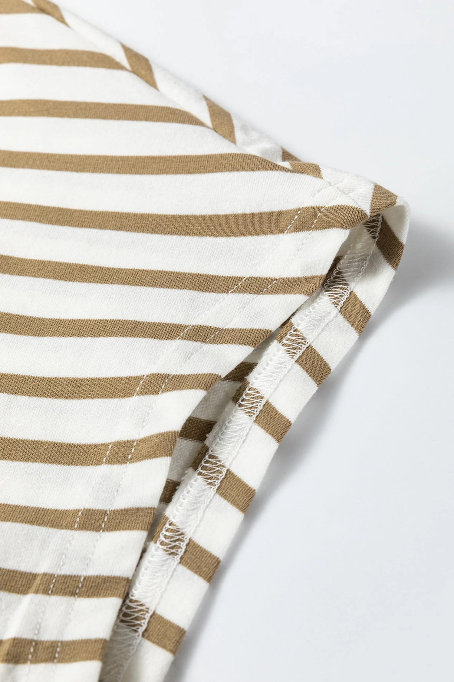 T-shirt ampia a girocollo con righe kaki e patchwork leopardato - Image 7