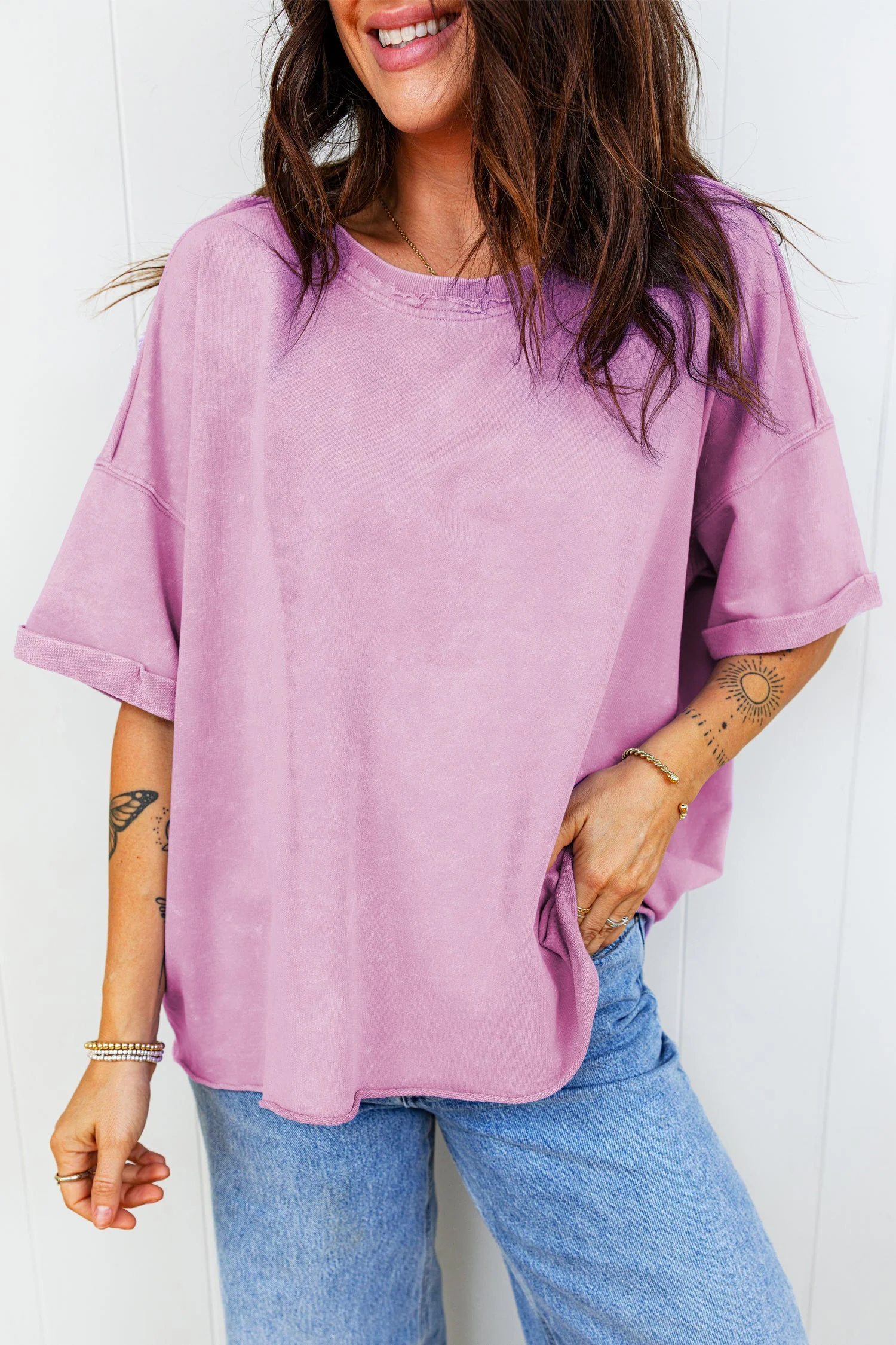 T-shirt ampia con lavaggio minerale e spalla scesa