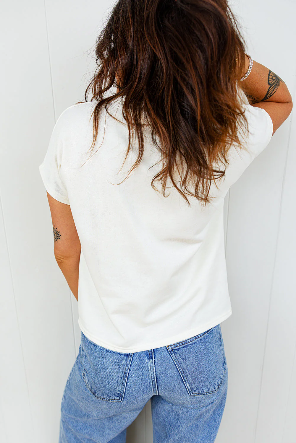 T-shirt in cotone con fiocco leopardato ricamato e girocollo - Image 4