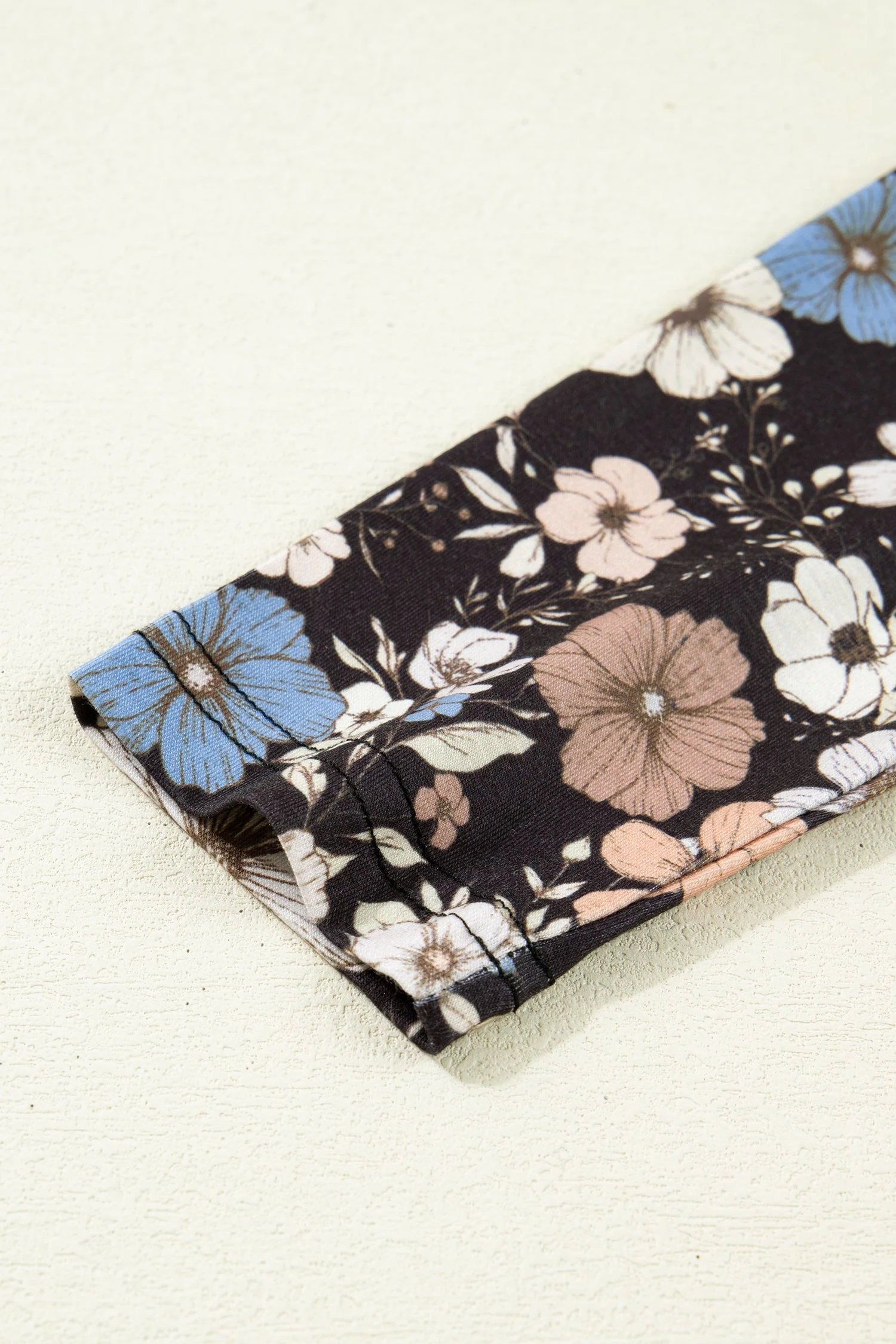 T-shirt Slim a Maniche Lunghe con Stampa Floreale Nera - Image 8