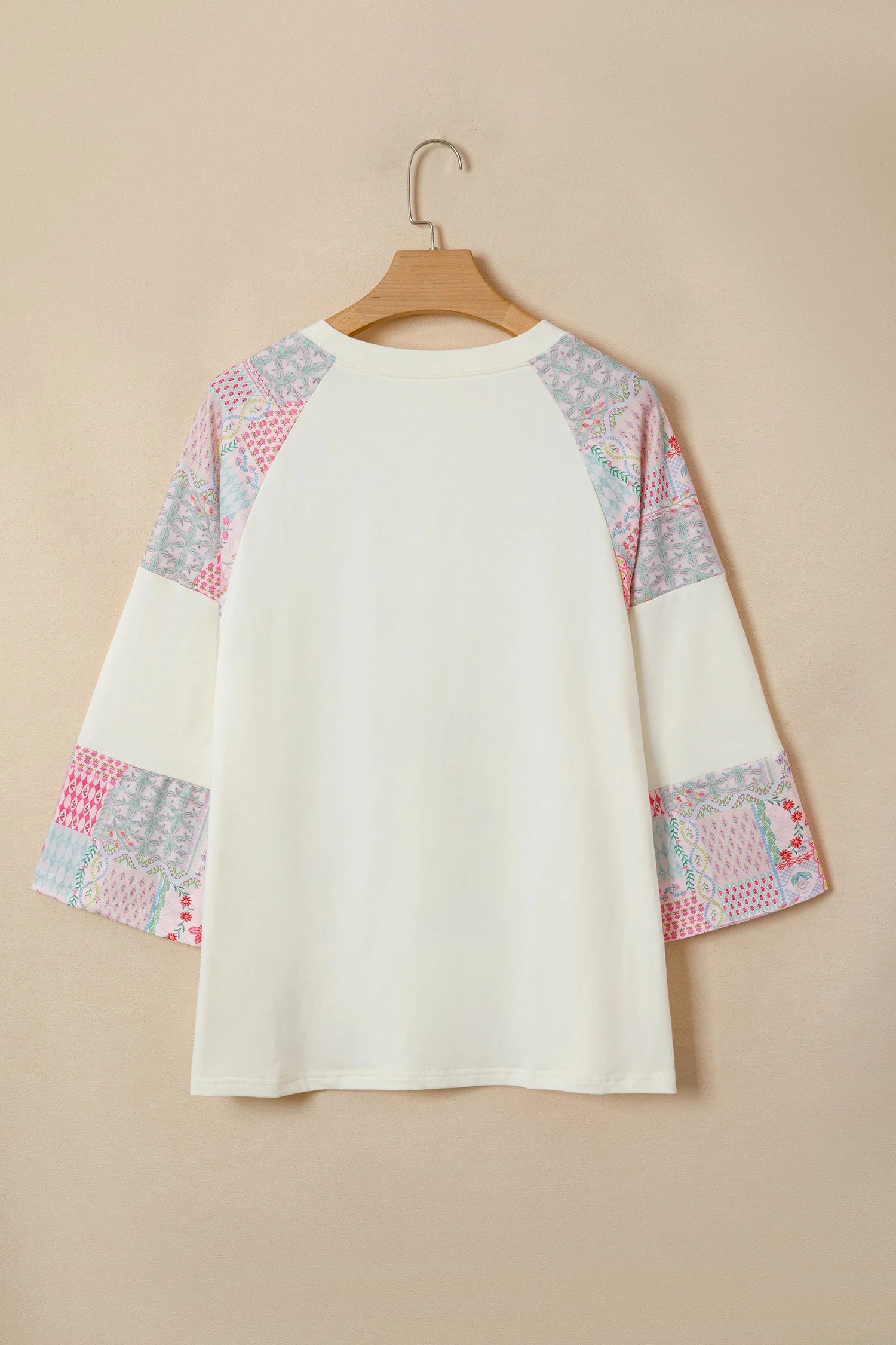 Top a Maniche Lunghe Beige con Patchwork Floreale Retro e Color Block - Image 5