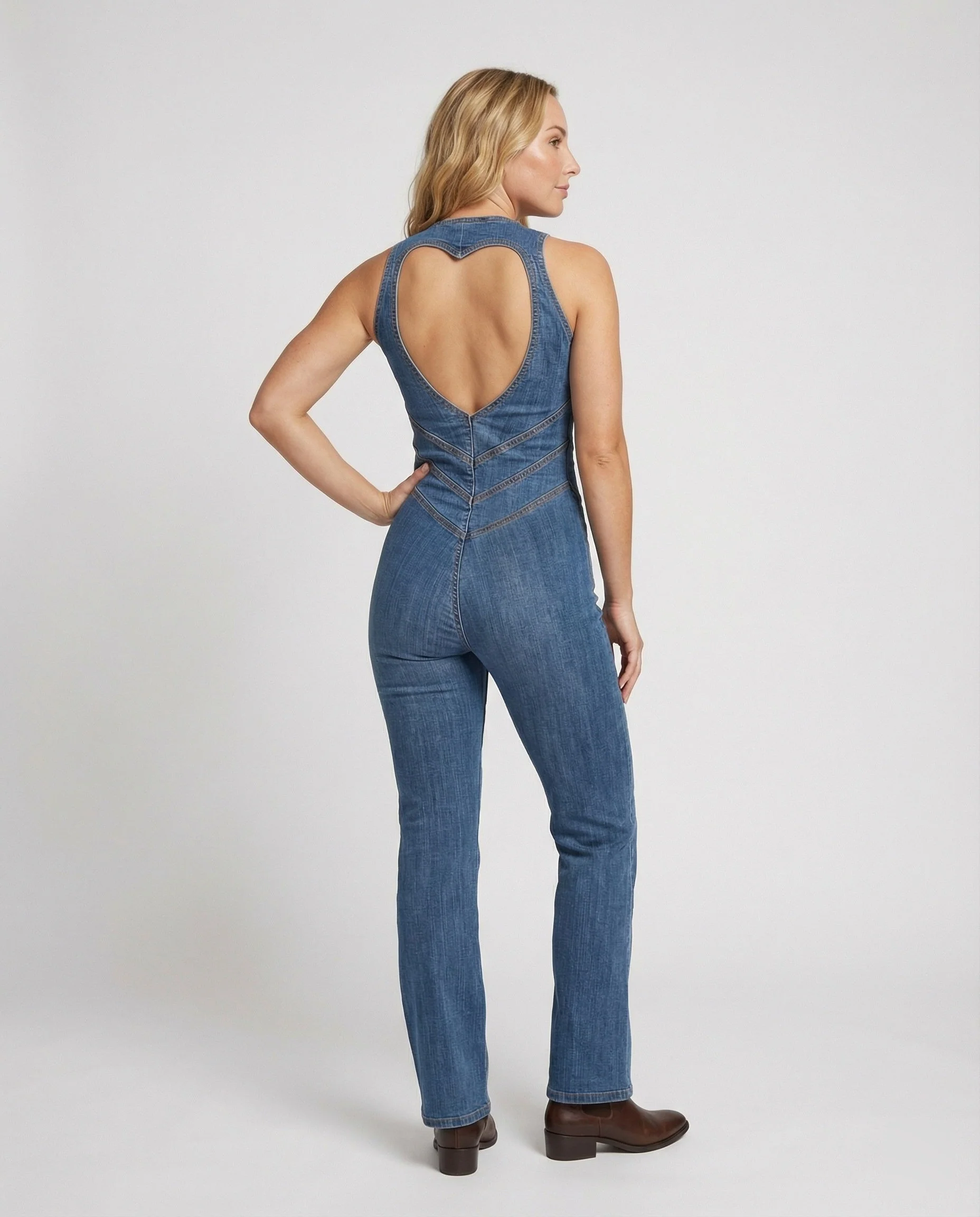 Tuta in denim da donna, scollatura a cuore sulla schiena, senza maniche, vita segnata, intera - Image 3